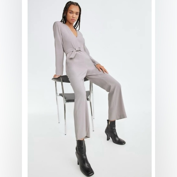 Babaton Curator V-Neck Belted Jumpsuit Black Size 6 Aritzia #91694 - Picture 10 of 10